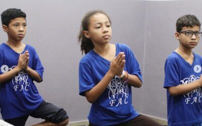 YOGA DESDE A INFÂNCIA